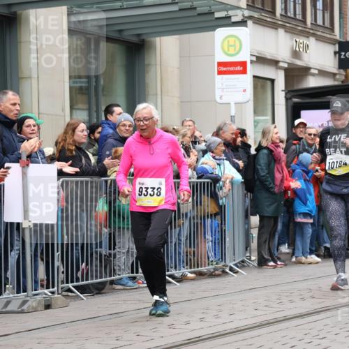05.10.2025 - 20. swb-Marathon Bremen Strokosch-Dieckow http://msf.ph/oto/9283597 05.10.2025 11:25:04 Ziel 9763, 9763 meine-sportfotos.de