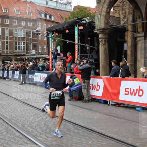 05.10.2025 - 20. swb-Marathon Bremen Yannick Fuchs http://msf.ph/oto/9283625 05.10.2025 13:00:34 Ziel 1615, 2118, 6633, 7949 meine-sportfotos.de