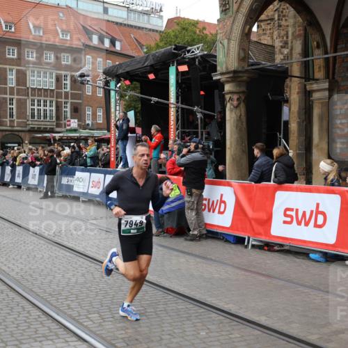 05.10.2025 - 20. swb-Marathon Bremen Yannick Fuchs http://msf.ph/oto/9283633 05.10.2025 13:00:34 Ziel 1615, 2118, 6633, 7949 meine-sportfotos.de