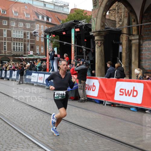 05.10.2025 - 20. swb-Marathon Bremen Yannick Fuchs http://msf.ph/oto/9283641 05.10.2025 13:00:34 Ziel 1615, 2118, 6633, 7949 meine-sportfotos.de