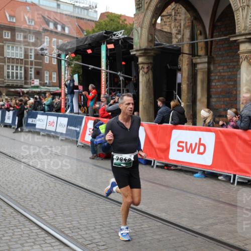 05.10.2025 - 20. swb-Marathon Bremen Yannick Fuchs http://msf.ph/oto/9283649 05.10.2025 13:00:35 Ziel 46, 2118, 6633, 7949 meine-sportfotos.de