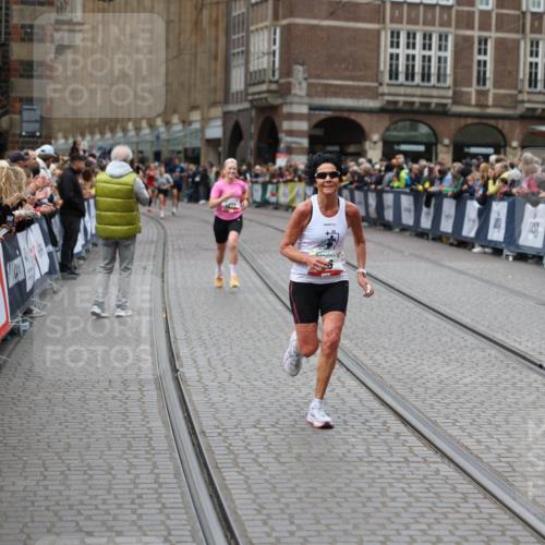 05.10.2025 - 20. swb-Marathon Bremen Yannick Fuchs http://msf.ph/oto/9283654 05.10.2025 13:00:35 Ziel 46, 2118, 6633, 7949 meine-sportfotos.de