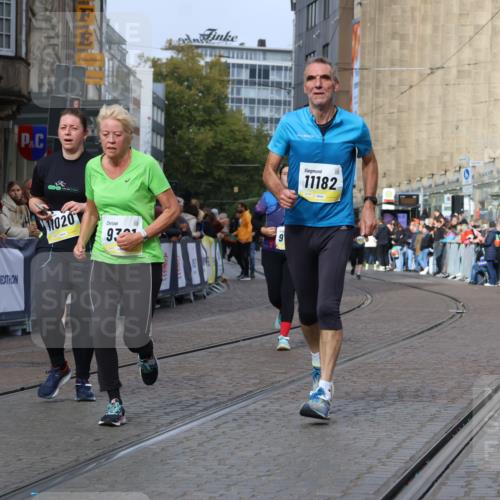 05.10.2025 - 20. swb-Marathon Bremen Strokosch-Dieckow http://msf.ph/oto/9283659 05.10.2025 11:16:35 Ziel 9301, 9563, 9753, 11020, 11182, 11438 meine-sportfotos.de