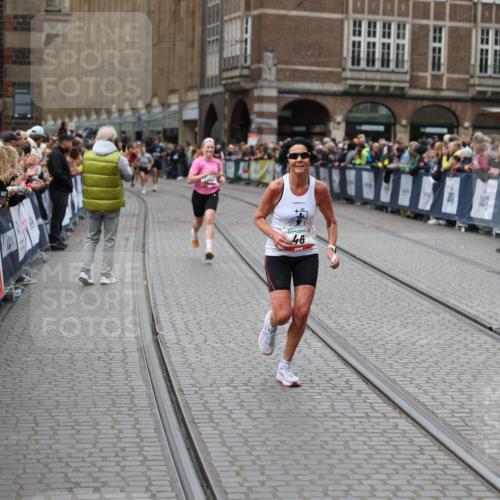 05.10.2025 - 20. swb-Marathon Bremen Yannick Fuchs http://msf.ph/oto/9283663 05.10.2025 13:00:35 Ziel 46, 2118, 6633, 7949 meine-sportfotos.de