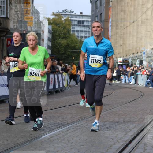05.10.2025 - 20. swb-Marathon Bremen Strokosch-Dieckow http://msf.ph/oto/9283703 05.10.2025 11:16:35 Ziel 9301, 9563, 9753, 11020, 11182, 11438 meine-sportfotos.de
