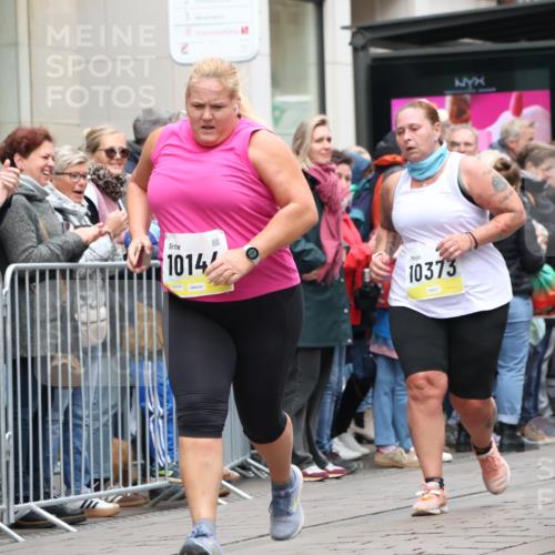 05.10.2025 - 20. swb-Marathon Bremen Strokosch-Dieckow http://msf.ph/oto/9283716 05.10.2025 11:25:35 Ziel 9338, 10144, 10184, 9338, 10144, 10184 meine-sportfotos.de