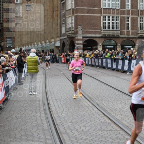 05.10.2025 - 20. swb-Marathon Bremen Yannick Fuchs http://msf.ph/oto/9283727 05.10.2025 13:00:37 Ziel 46, 1612, 6633, 7949 meine-sportfotos.de