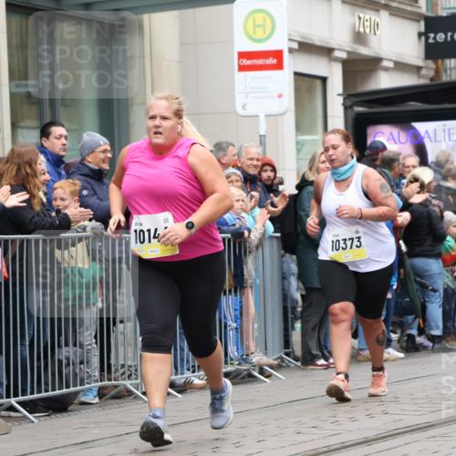 05.10.2025 - 20. swb-Marathon Bremen Strokosch-Dieckow http://msf.ph/oto/9283728 05.10.2025 11:25:36 Ziel 10144, 10184, 10144, 10184 meine-sportfotos.de
