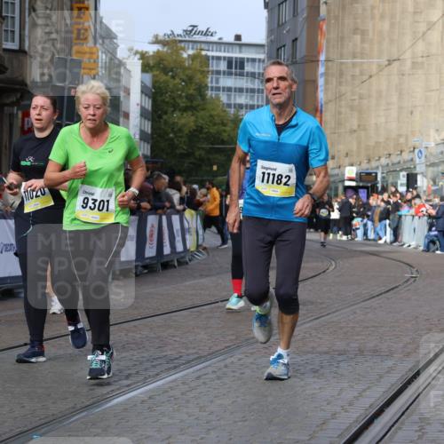 05.10.2025 - 20. swb-Marathon Bremen Strokosch-Dieckow http://msf.ph/oto/9283731 05.10.2025 11:16:35 Ziel 9301, 9563, 9753, 11020, 11182, 11438 meine-sportfotos.de
