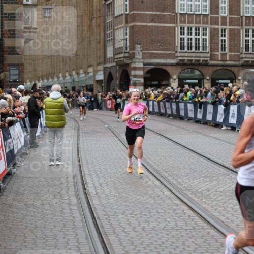 05.10.2025 - 20. swb-Marathon Bremen Yannick Fuchs http://msf.ph/oto/9283735 05.10.2025 13:00:37 Ziel 46, 1612, 6633, 7949 meine-sportfotos.de