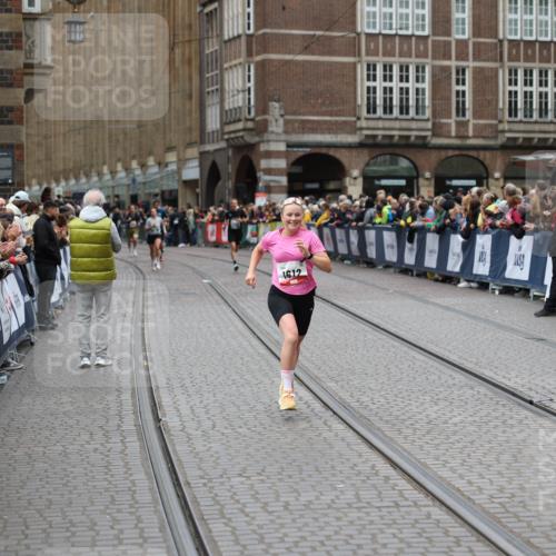 05.10.2025 - 20. swb-Marathon Bremen Yannick Fuchs http://msf.ph/oto/9283750 05.10.2025 13:00:37 Ziel 46, 1612, 6633, 7949 meine-sportfotos.de