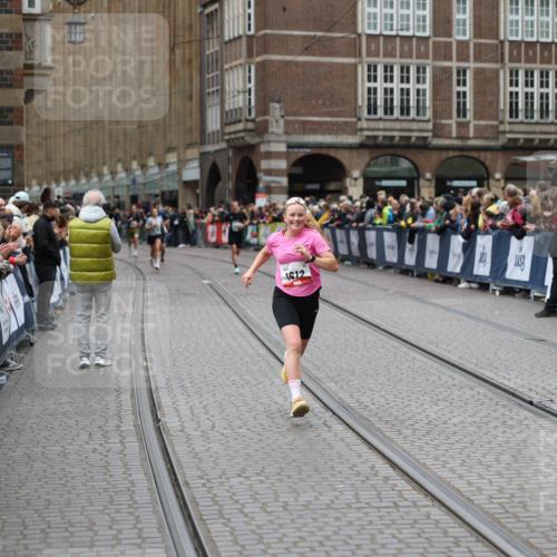 05.10.2025 - 20. swb-Marathon Bremen Yannick Fuchs http://msf.ph/oto/9283765 05.10.2025 13:00:37 Ziel 46, 1612, 6633, 7949 meine-sportfotos.de