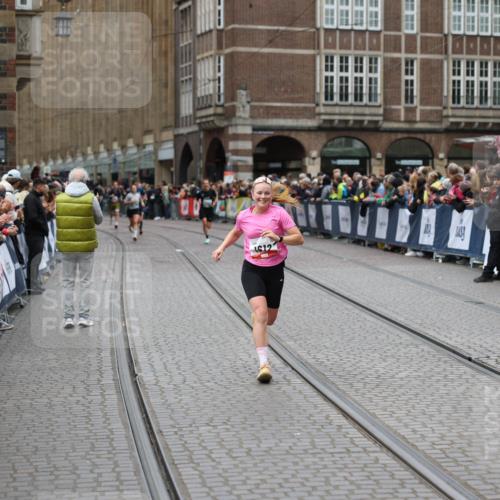 05.10.2025 - 20. swb-Marathon Bremen Yannick Fuchs http://msf.ph/oto/9283768 05.10.2025 13:00:37 Ziel 46, 1612, 6633, 7949 meine-sportfotos.de