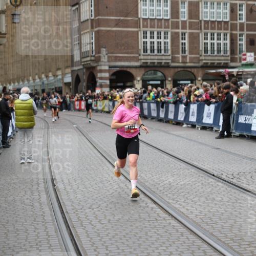 05.10.2025 - 20. swb-Marathon Bremen Yannick Fuchs http://msf.ph/oto/9283774 05.10.2025 13:00:37 Ziel 46, 1612, 6633, 7949 meine-sportfotos.de