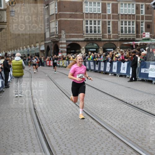 05.10.2025 - 20. swb-Marathon Bremen Yannick Fuchs http://msf.ph/oto/9283787 05.10.2025 13:00:37 Ziel 46, 1612, 6633, 7949 meine-sportfotos.de