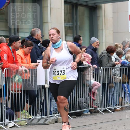 05.10.2025 - 20. swb-Marathon Bremen Strokosch-Dieckow http://msf.ph/oto/9283791 05.10.2025 11:25:38 Ziel 10144, 10184, 10144, 10184 meine-sportfotos.de