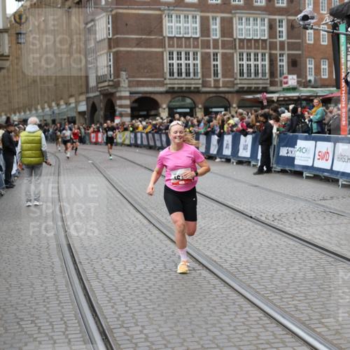05.10.2025 - 20. swb-Marathon Bremen Yannick Fuchs http://msf.ph/oto/9283807 05.10.2025 13:00:38 Ziel 46, 1612, 7949 meine-sportfotos.de