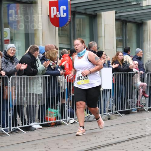 05.10.2025 - 20. swb-Marathon Bremen Strokosch-Dieckow http://msf.ph/oto/9283810 05.10.2025 11:25:39 Ziel 10144, 10184, 10144, 10184 meine-sportfotos.de