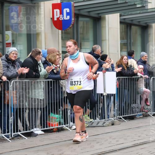05.10.2025 - 20. swb-Marathon Bremen Strokosch-Dieckow http://msf.ph/oto/9283821 05.10.2025 11:25:39 Ziel 10144, 10184, 10144, 10184 meine-sportfotos.de