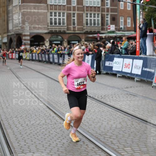 05.10.2025 - 20. swb-Marathon Bremen Yannick Fuchs http://msf.ph/oto/9283826 05.10.2025 13:00:38 Ziel 46, 1612, 7949 meine-sportfotos.de