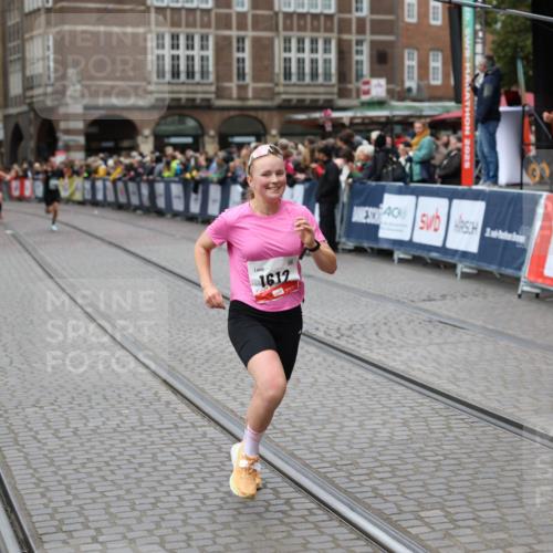 05.10.2025 - 20. swb-Marathon Bremen Yannick Fuchs http://msf.ph/oto/9283832 05.10.2025 13:00:38 Ziel 46, 1612, 7949 meine-sportfotos.de