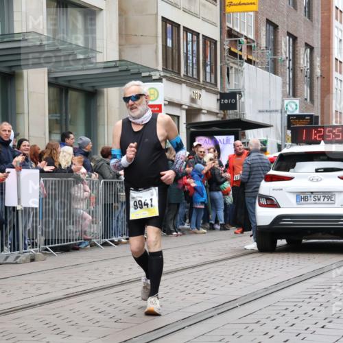 05.10.2025 - 20. swb-Marathon Bremen Strokosch-Dieckow http://msf.ph/oto/9283860 05.10.2025 11:25:52 Ziel 9352, 10144, 10373, 11326, 9352, 10144, 10373, 11326 meine-sportfotos.de