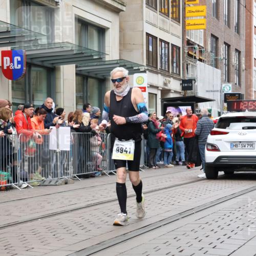 05.10.2025 - 20. swb-Marathon Bremen Strokosch-Dieckow http://msf.ph/oto/9283870 05.10.2025 11:25:52 Ziel 9352, 10144, 10373, 11326, 9352, 10144, 10373, 11326 meine-sportfotos.de