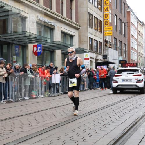 05.10.2025 - 20. swb-Marathon Bremen Strokosch-Dieckow http://msf.ph/oto/9283882 05.10.2025 11:25:53 Ziel 9352, 10144, 10373, 11326, 9352, 10144, 10373, 11326 meine-sportfotos.de