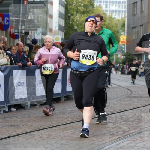 05.10.2025 - 20. swb-Marathon Bremen Strokosch-Dieckow http://msf.ph/oto/9283884 05.10.2025 11:16:53 Ziel 9698, 9838, 10728, 10736, 10752 meine-sportfotos.de