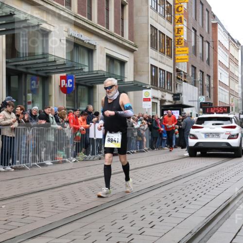 05.10.2025 - 20. swb-Marathon Bremen Strokosch-Dieckow http://msf.ph/oto/9283896 05.10.2025 11:25:53 Ziel 9352, 10144, 10373, 11326, 9352, 10144, 10373, 11326 meine-sportfotos.de