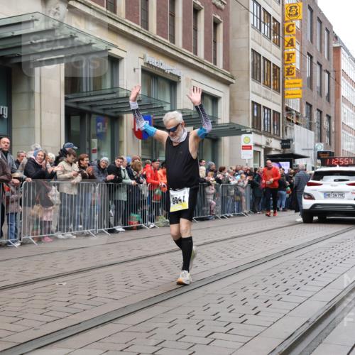 05.10.2025 - 20. swb-Marathon Bremen Strokosch-Dieckow http://msf.ph/oto/9283909 05.10.2025 11:25:53 Ziel 9352, 10144, 10373, 11326, 9352, 10144, 10373, 11326 meine-sportfotos.de
