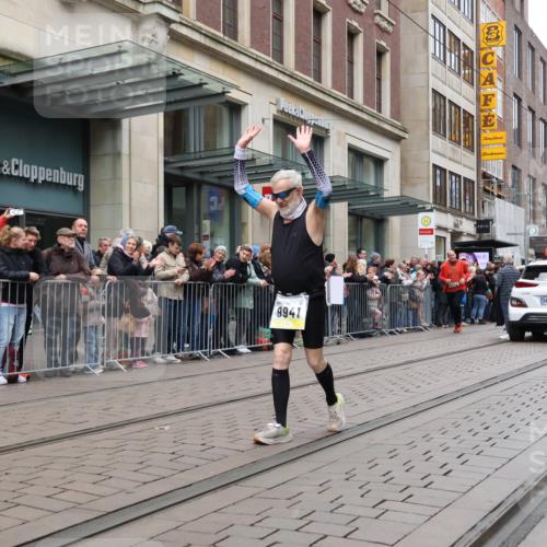 05.10.2025 - 20. swb-Marathon Bremen Strokosch-Dieckow http://msf.ph/oto/9283920 05.10.2025 11:25:54 Ziel 9352, 10144, 10373, 11326, 9352, 10144, 10373, 11326 meine-sportfotos.de