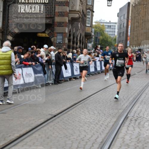05.10.2025 - 20. swb-Marathon Bremen Yannick Fuchs http://msf.ph/oto/9283925 05.10.2025 13:00:43 Ziel 46, 1612, 7099, 7949 meine-sportfotos.de