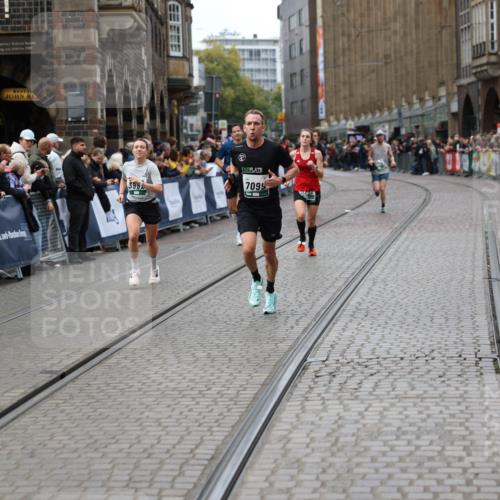 05.10.2025 - 20. swb-Marathon Bremen Yannick Fuchs http://msf.ph/oto/9283931 05.10.2025 13:00:43 Ziel 46, 1612, 7099, 7949 meine-sportfotos.de