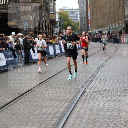 05.10.2025 - 20. swb-Marathon Bremen Yannick Fuchs http://msf.ph/oto/9283937 05.10.2025 13:00:43 Ziel 46, 1612, 7099, 7949 meine-sportfotos.de