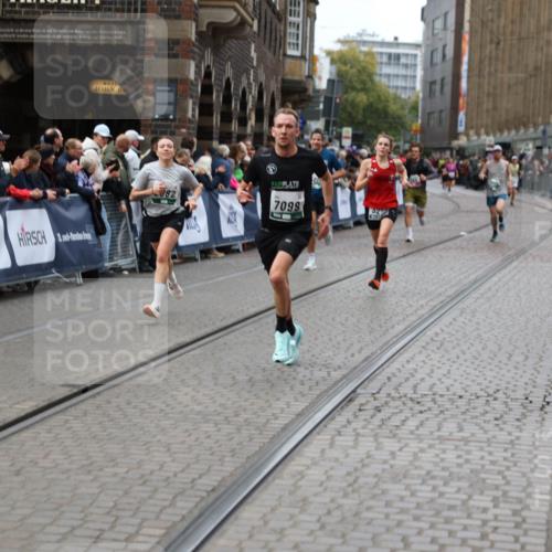 05.10.2025 - 20. swb-Marathon Bremen Yannick Fuchs http://msf.ph/oto/9283956 05.10.2025 13:00:43 Ziel 46, 1612, 7099, 7949 meine-sportfotos.de