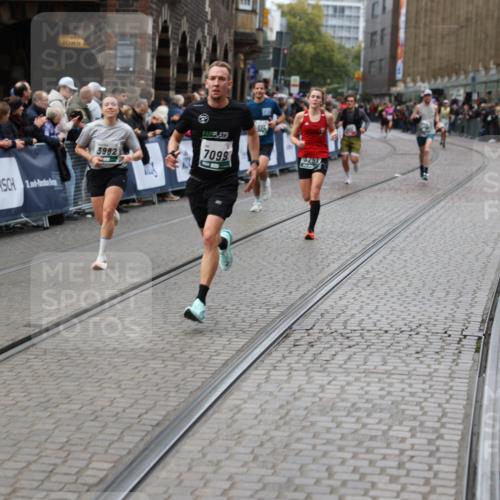 05.10.2025 - 20. swb-Marathon Bremen Yannick Fuchs http://msf.ph/oto/9283973 05.10.2025 13:00:43 Ziel 46, 1612, 7099, 7949 meine-sportfotos.de