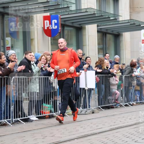 05.10.2025 - 20. swb-Marathon Bremen Strokosch-Dieckow http://msf.ph/oto/9284003 05.10.2025 11:25:57 Ziel 9352, 10144, 10373, 11326, 9352, 10144, 10373, 11326 meine-sportfotos.de