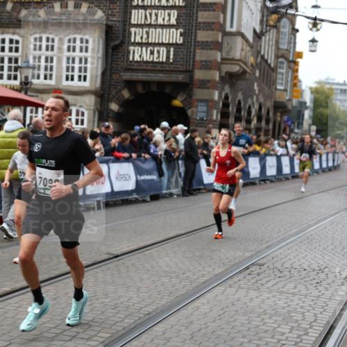 05.10.2025 - 20. swb-Marathon Bremen Yannick Fuchs http://msf.ph/oto/9284011 05.10.2025 13:00:44 Ziel 46, 1612, 3982, 7099 meine-sportfotos.de