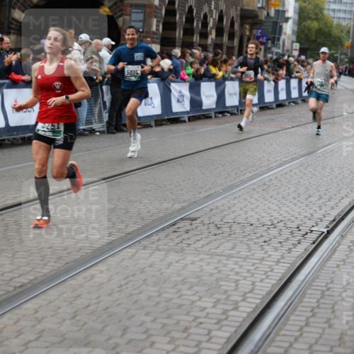 05.10.2025 - 20. swb-Marathon Bremen Yannick Fuchs http://msf.ph/oto/9284038 05.10.2025 13:00:45 Ziel 46, 1612, 3251, 3982, 7099 meine-sportfotos.de