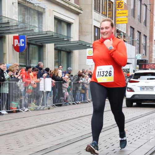 05.10.2025 - 20. swb-Marathon Bremen Strokosch-Dieckow http://msf.ph/oto/9284049 05.10.2025 11:25:58 Ziel 9352, 10373, 11326, 9352, 10373, 11326 meine-sportfotos.de