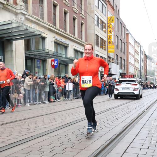 05.10.2025 - 20. swb-Marathon Bremen Strokosch-Dieckow http://msf.ph/oto/9284063 05.10.2025 11:25:59 Ziel 9352, 9941, 10373, 11326, 9352, 9941, 10373, 11326 meine-sportfotos.de