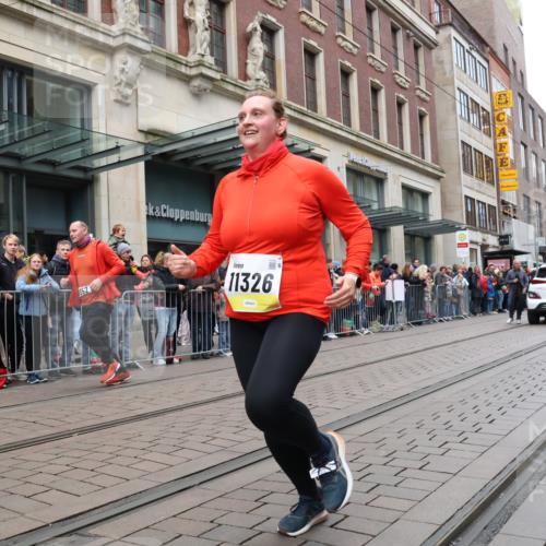 05.10.2025 - 20. swb-Marathon Bremen Strokosch-Dieckow http://msf.ph/oto/9284088 05.10.2025 11:25:59 Ziel 9352, 9941, 10373, 11326, 9352, 9941, 10373, 11326 meine-sportfotos.de