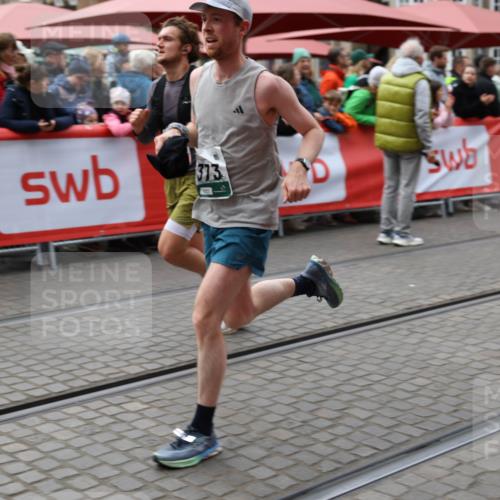 05.10.2025 - 20. swb-Marathon Bremen Yannick Fuchs http://msf.ph/oto/9284092 05.10.2025 13:00:49 Ziel 965, 3251, 3982, 5014, 7099, 7373 meine-sportfotos.de
