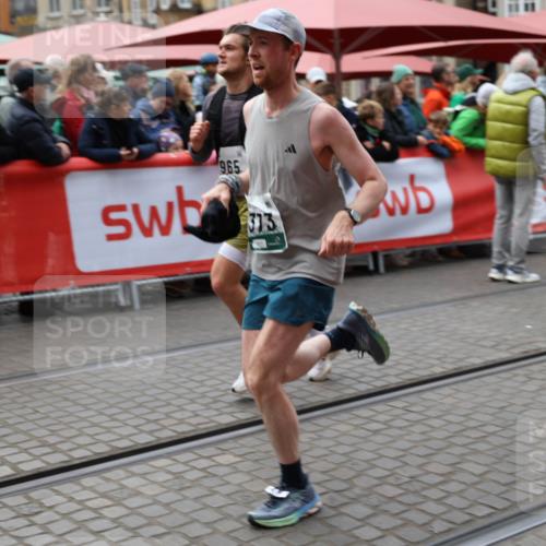 05.10.2025 - 20. swb-Marathon Bremen Yannick Fuchs http://msf.ph/oto/9284100 05.10.2025 13:00:49 Ziel 965, 3251, 3982, 5014, 7099, 7373 meine-sportfotos.de