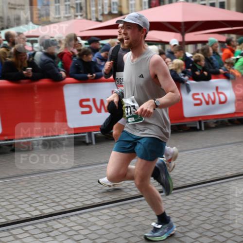 05.10.2025 - 20. swb-Marathon Bremen Yannick Fuchs http://msf.ph/oto/9284107 05.10.2025 13:00:49 Ziel 965, 3251, 3982, 5014, 7099, 7373 meine-sportfotos.de