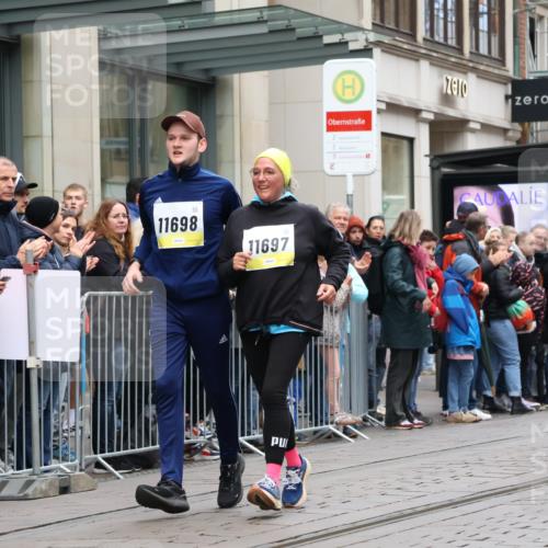 05.10.2025 - 20. swb-Marathon Bremen Strokosch-Dieckow http://msf.ph/oto/9284115 05.10.2025 11:26:25 Ziel 10153, 11697, 11698, 10153, 11697, 11698 meine-sportfotos.de