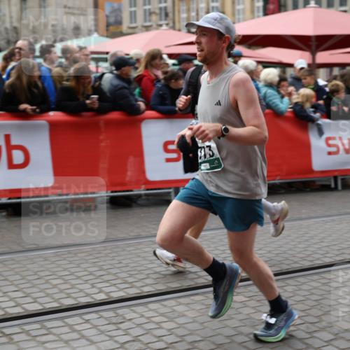 05.10.2025 - 20. swb-Marathon Bremen Yannick Fuchs http://msf.ph/oto/9284116 05.10.2025 13:00:49 Ziel 965, 3251, 3982, 5014, 7099, 7373 meine-sportfotos.de