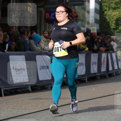 05.10.2025 - 20. swb-Marathon Bremen Strokosch-Dieckow http://msf.ph/oto/9284142 05.10.2025 11:17:09 Ziel 10759, 10874 meine-sportfotos.de