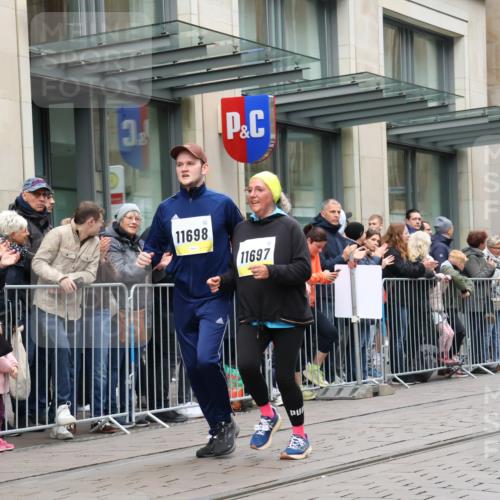05.10.2025 - 20. swb-Marathon Bremen Strokosch-Dieckow http://msf.ph/oto/9284173 05.10.2025 11:26:27 Ziel 10153, 11697, 11698, 10153, 11697, 11698 meine-sportfotos.de